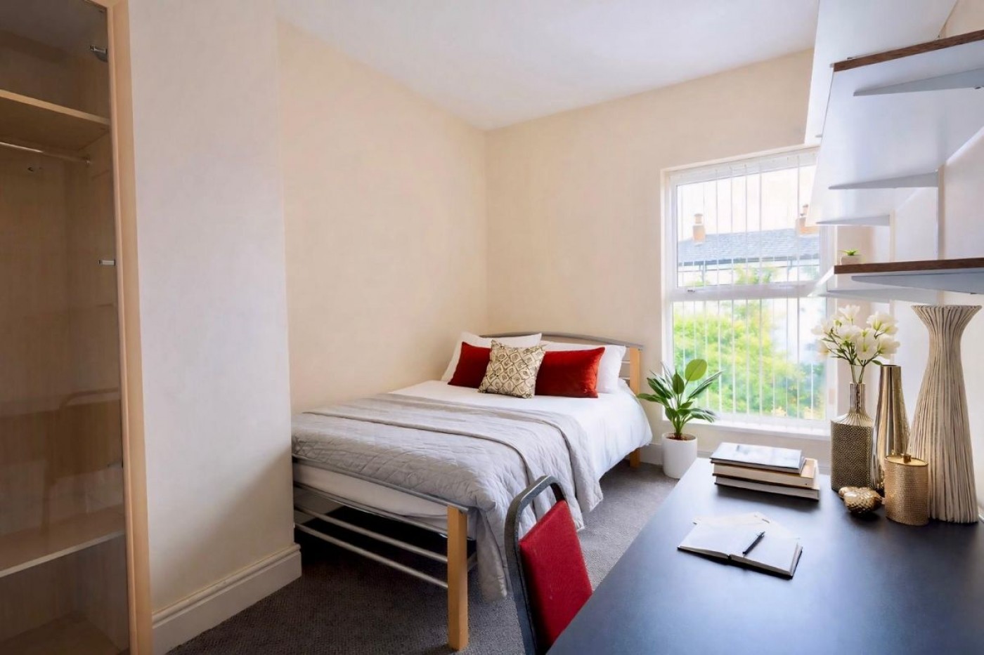 Images for 103 Broomspring Lane