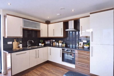 Apt 4 Devonshire Point