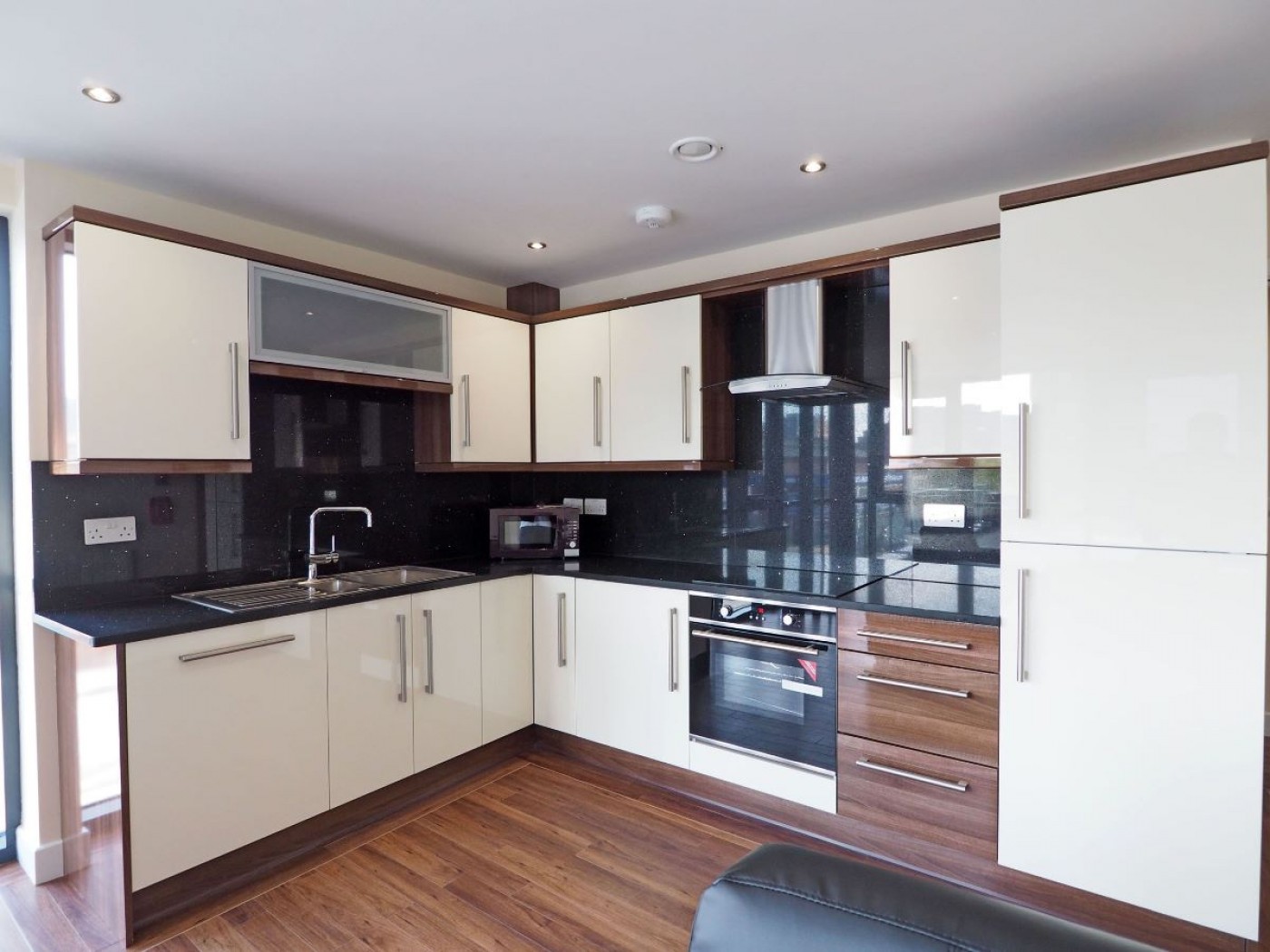 Images for Apt 4 Devonshire Point