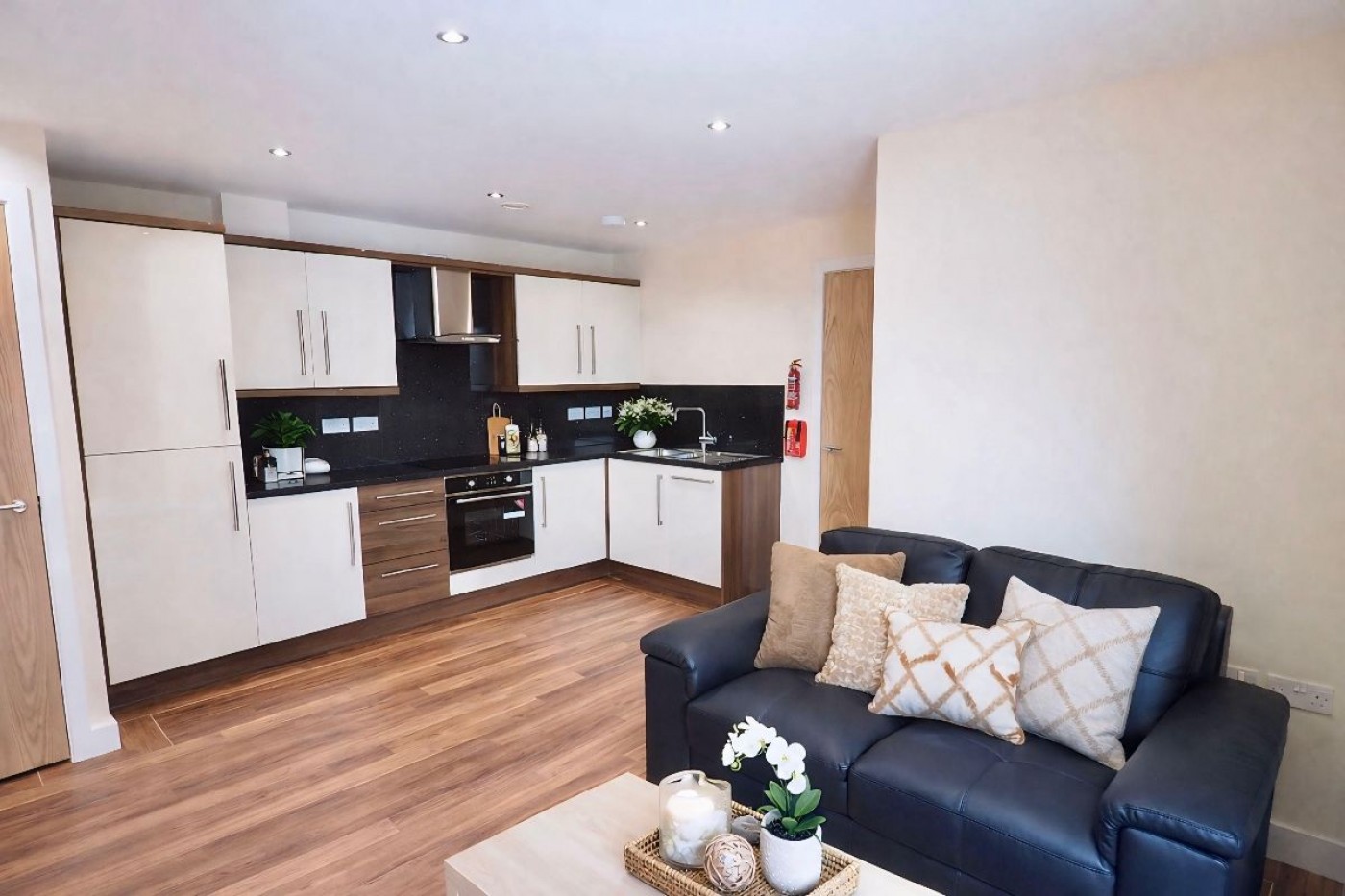 Images for Apt 7 Devonshire Point