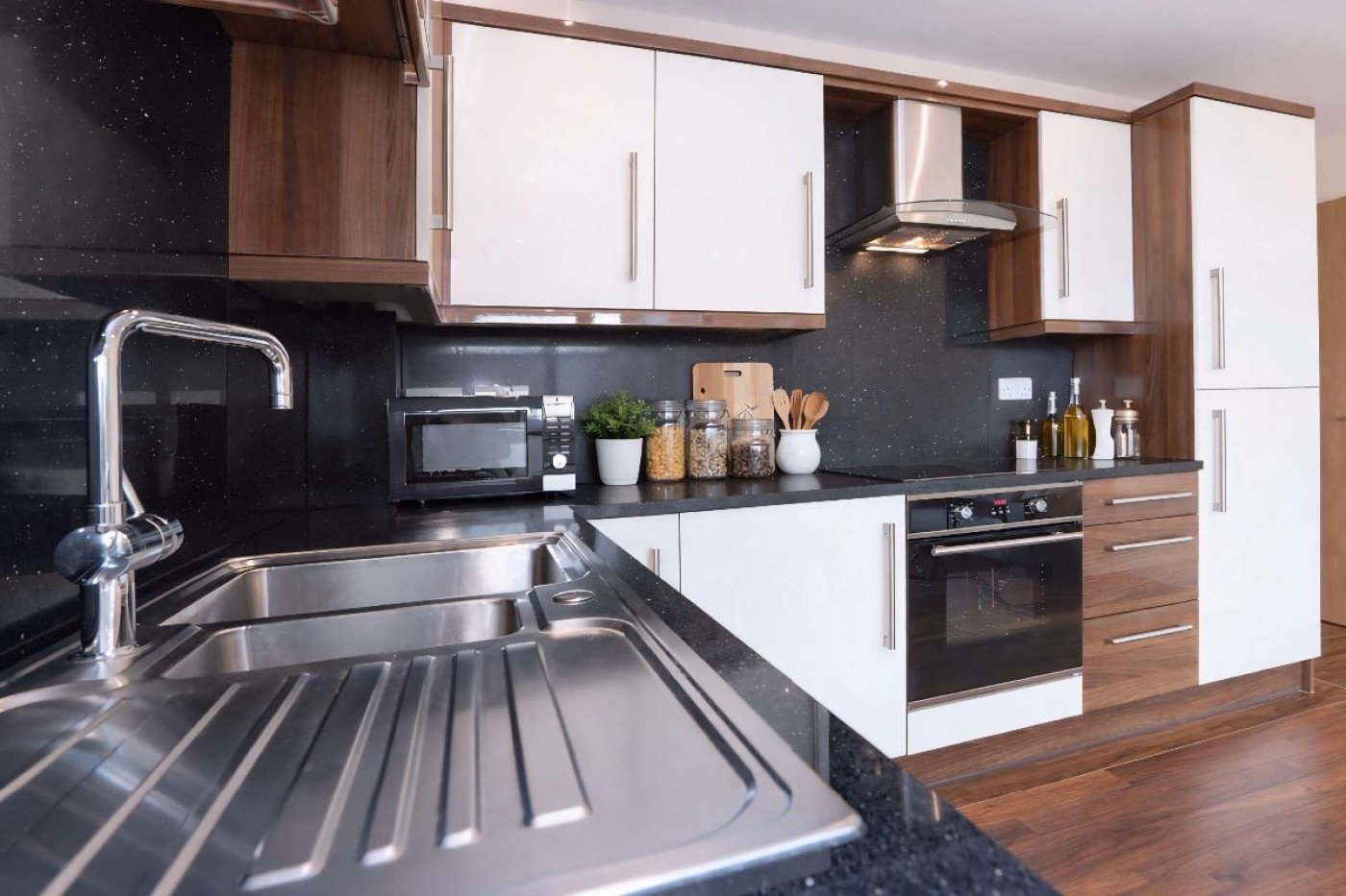 Images for Apt 8 Devonshire Point