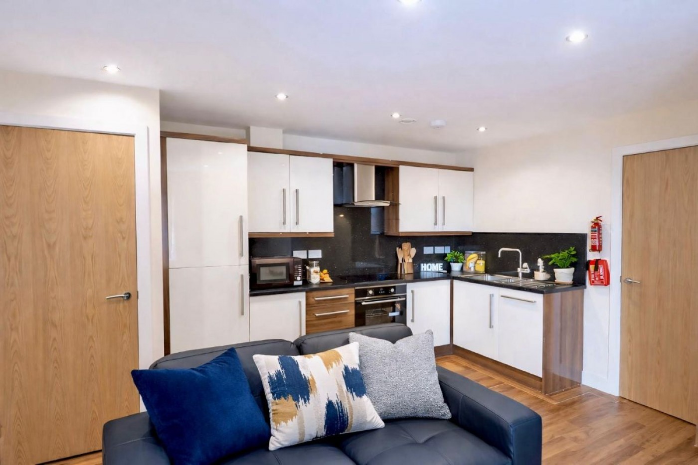 Images for Apt 11 Devonshire Point