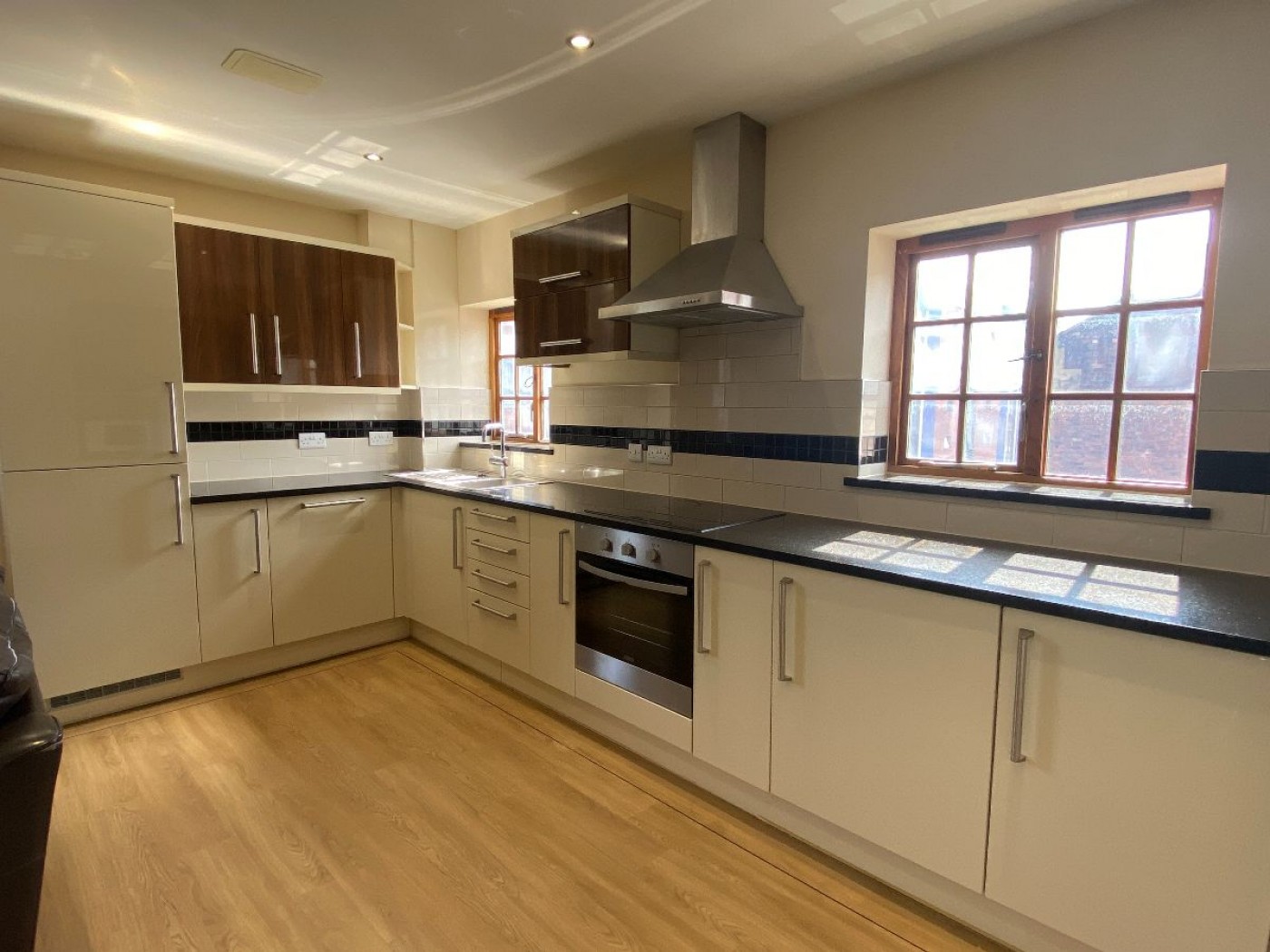 Images for 92 Arundel Street